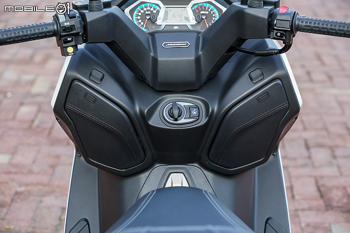 2021 SYM MAXSYM 400 試駕｜價格超值 滿配國產新秀