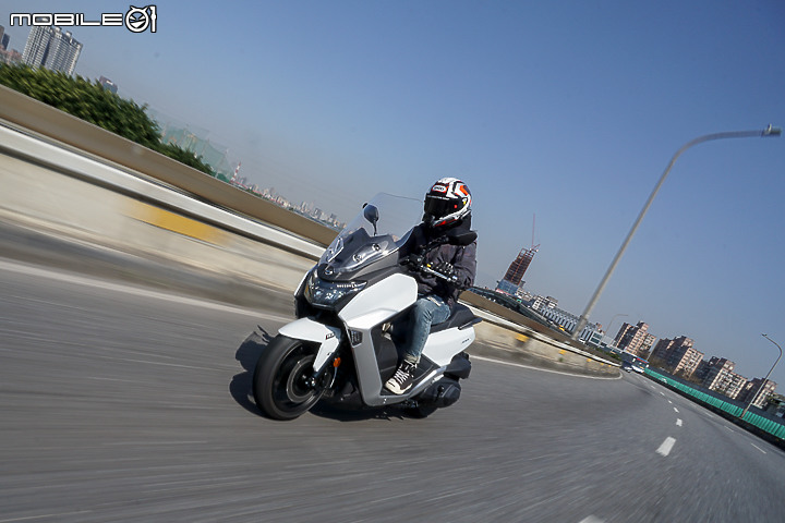 2021 SYM MAXSYM 400 試駕|價格超值 滿配國產新秀
