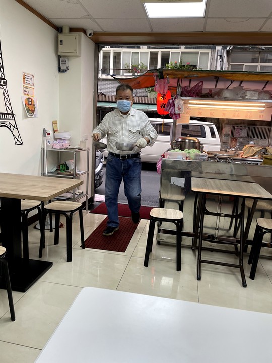 推薦:南京東路五段123巷古早味---豬血湯+炒麵