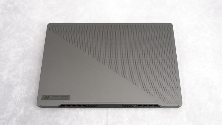 八核輕鬆帶著走 ASUS ROG Zephyrus G14 日蝕灰開箱