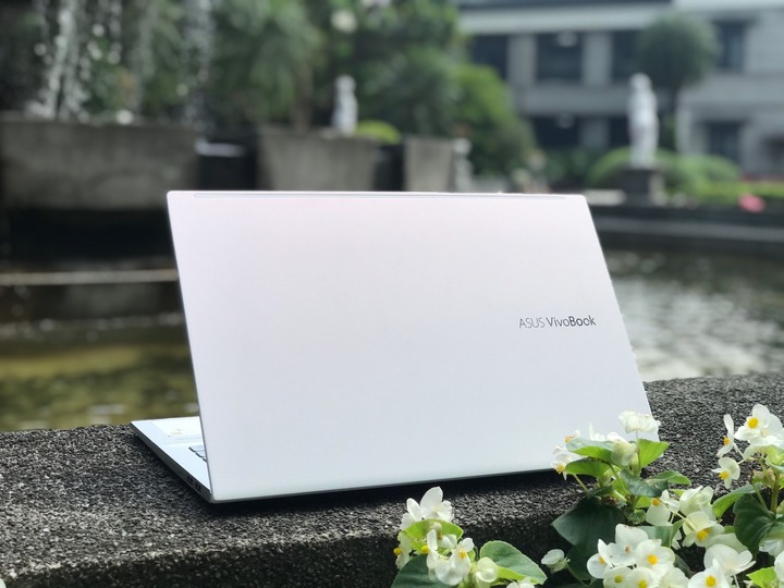 [OL 出任務] VIVOBOOK S533 幻彩白開箱，捕捉瞬間耀眼的流光溢彩