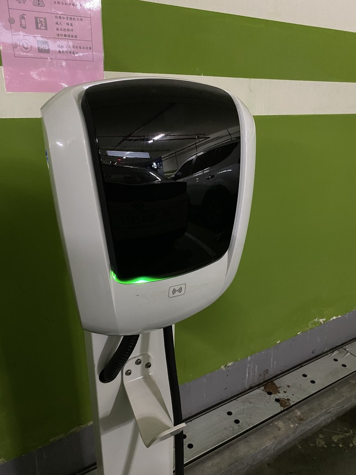 Prius PHV一個月心得，這裡有車友嗎？