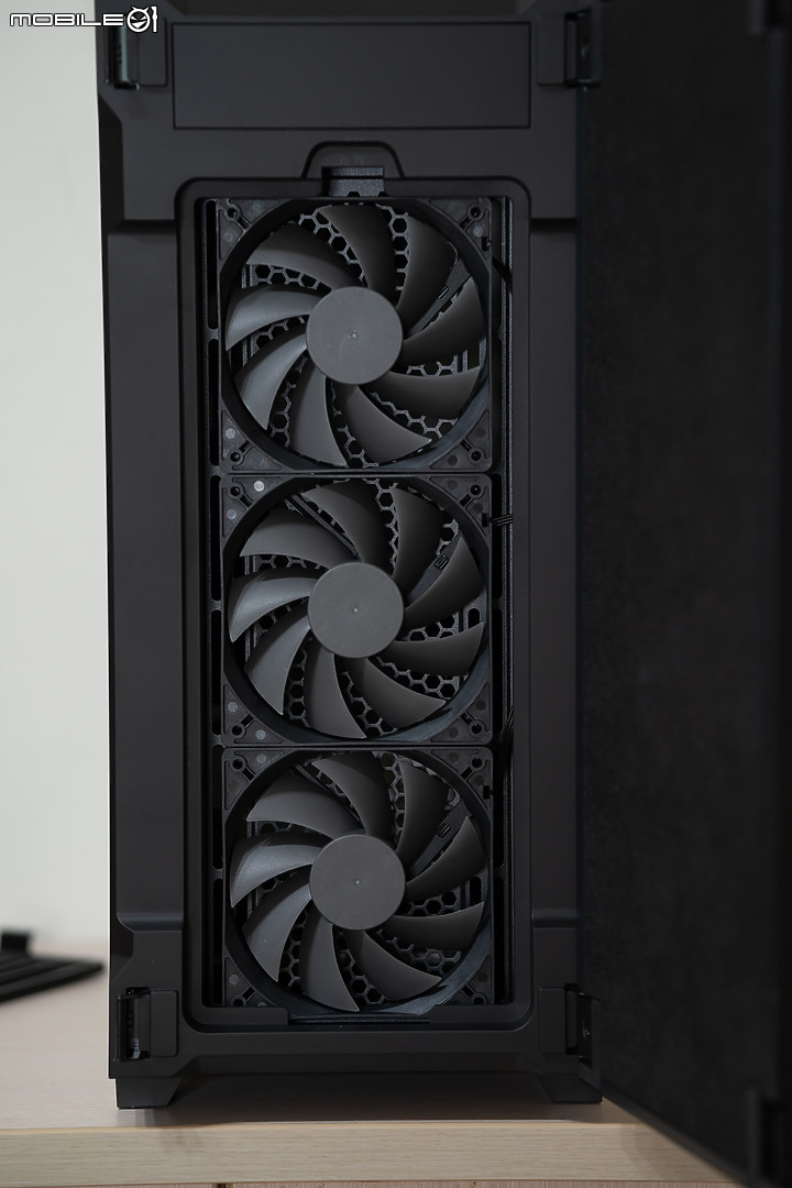 靜音性能兩者兼顧 ANTEC P10 FLUX