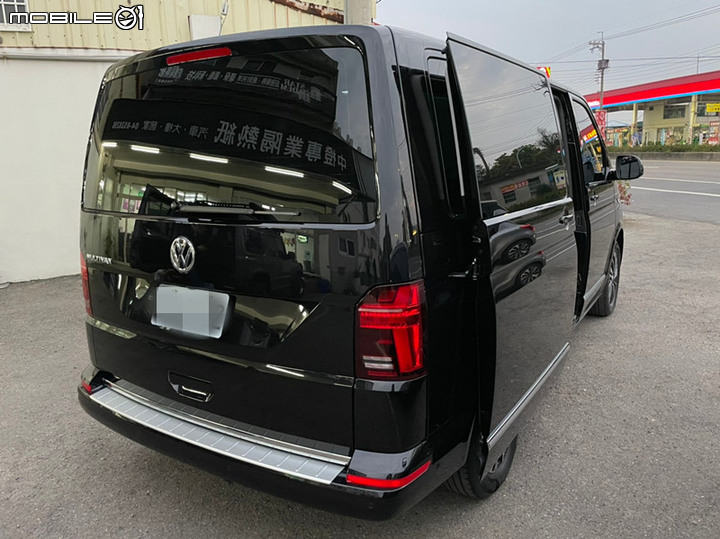 新車Multivan 貼帥氣隔熱紙 前檔T2-30+車身T2-15