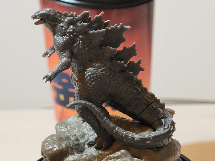 新竹巨城威秀IMAX「哥吉拉大戰金剛」心得 & 公仔/海報分享