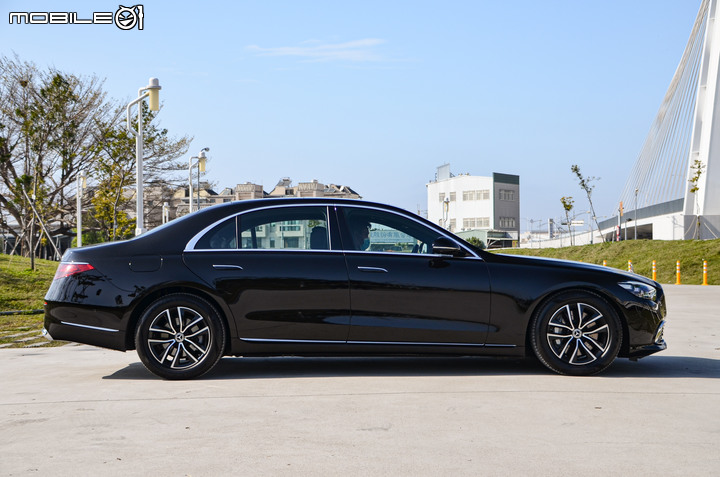Mercedes-Benz S-Class (W223) 國內首試，身手靈活的時尚旗艦！