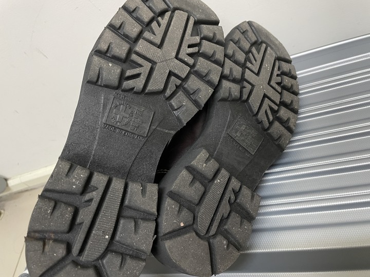 [開箱] Dr.Martens 氣墊皮鞋 UK8 二手古著鞋分享