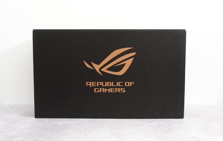 八核輕鬆帶著走 ASUS ROG Zephyrus G14 日蝕灰開箱