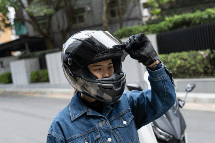 BELL SRT 全罩安全帽實測|SNELL 高階安全認證、頂級帽款技術下放