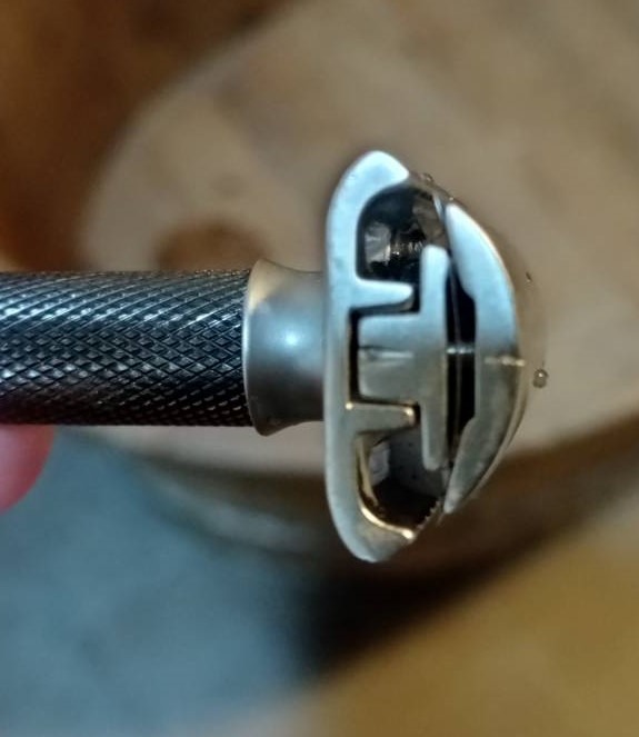 傳統刮鬍刀新手的第一把Parker Variant,及初入小心得小問題