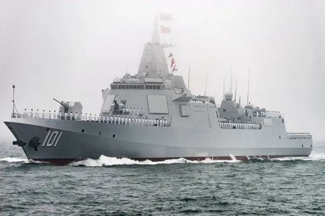 日本首次拍到中国055大驱：带领舰队北上驶向日本海!