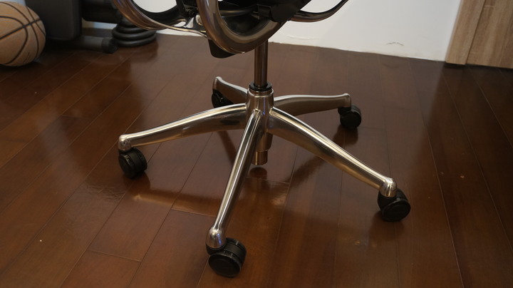 【Humanscale Freedom 人體工學椅開箱】不一樣的思路，簡單卻不簡單