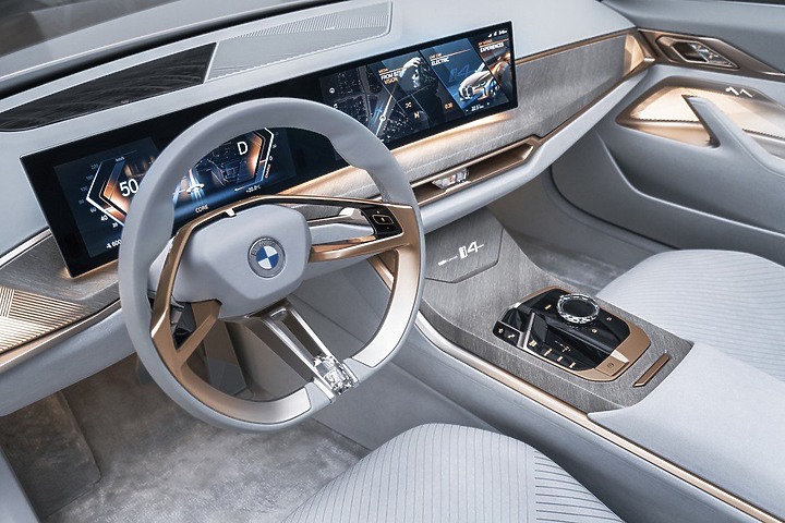 BMW iX / i4 登場