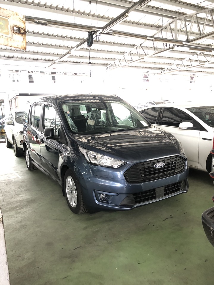 Ford Tourneo Connect  3/4見