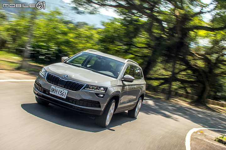 Skoda Karoq 台灣黑熊特仕版試駕|有 Bear 來、C/P值更高的中堅休旅!