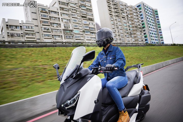 BELL SRT 全罩安全帽實測|SNELL 高階安全認證、頂級帽款技術下放