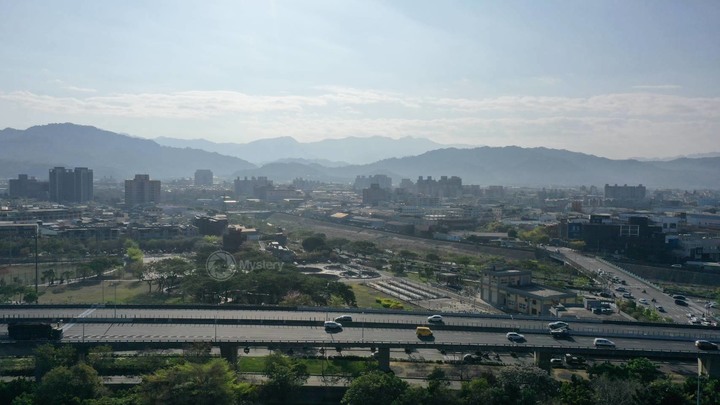 New 東區 坤悅*領秀* 宜居建築 74環內 公園第一排 0店面 雙公園 單純戶數 戶戶邊間 雙面採光 潛銷討論