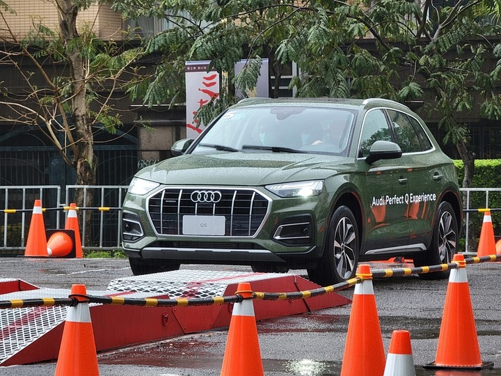 點我看大圖 Audi Q5小改款5色預賞 & 體驗活動分享(圖多)