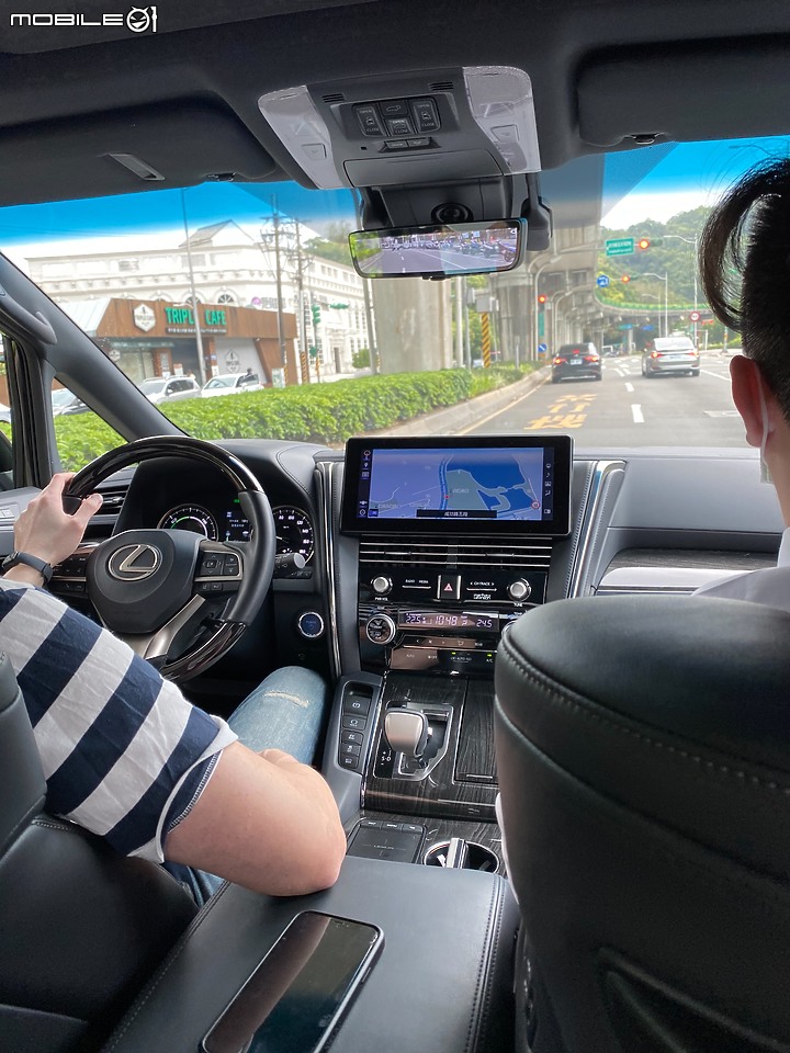 LM七人座試駕初體驗 - 不只是大老闆愛的車 小孩也愛