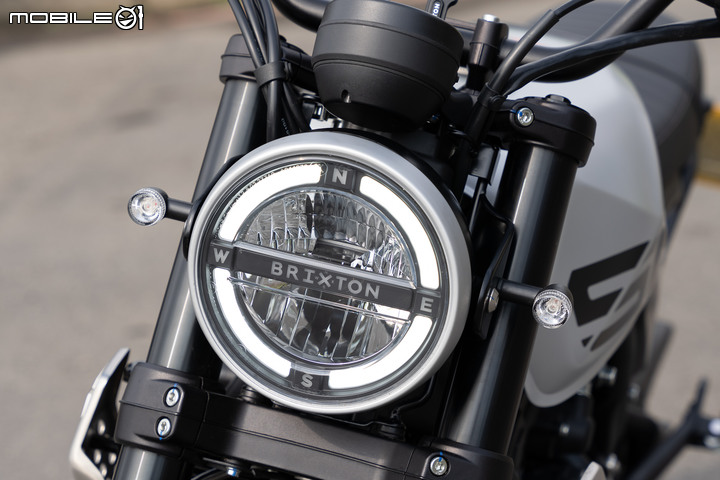 BRIXTON Crossfire 500X 試駕｜復古"X"現代的完美契合