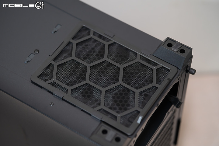 靜音性能兩者兼顧 ANTEC P10 FLUX