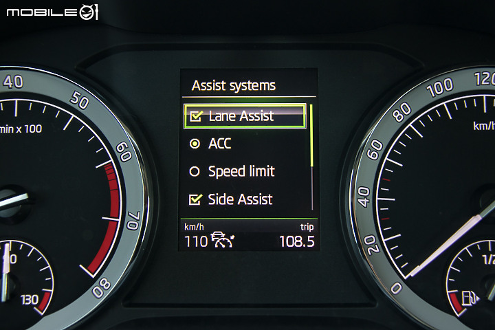 Skoda Karoq 台灣黑熊特仕版試駕｜有 Bear 來、C/P值更高的中堅休旅！