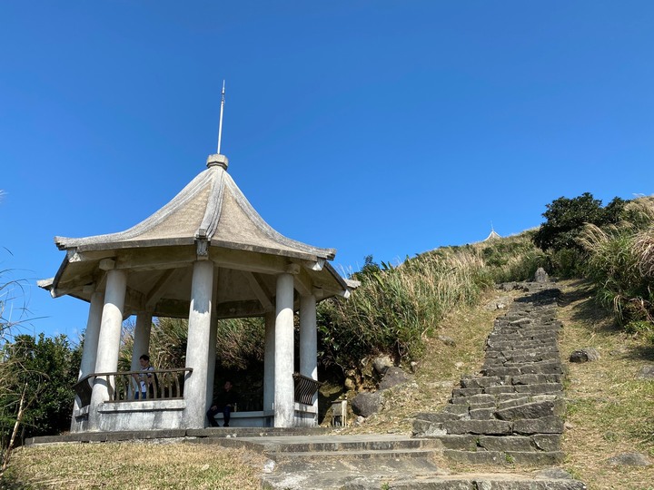 新北瑞芳｜基隆山．黃金山城半小時可登頂，欣賞岬彎海景