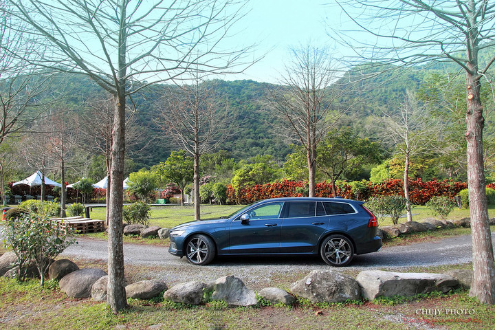 (chujy) Volvo V60 T8 Recharge Inscription 露營。海岸。美景之旅