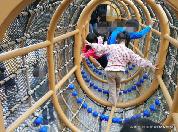 高雄最新特色公園！1.27公頃免費玩到爽巨大沙坑、攀爬隧道超刺激