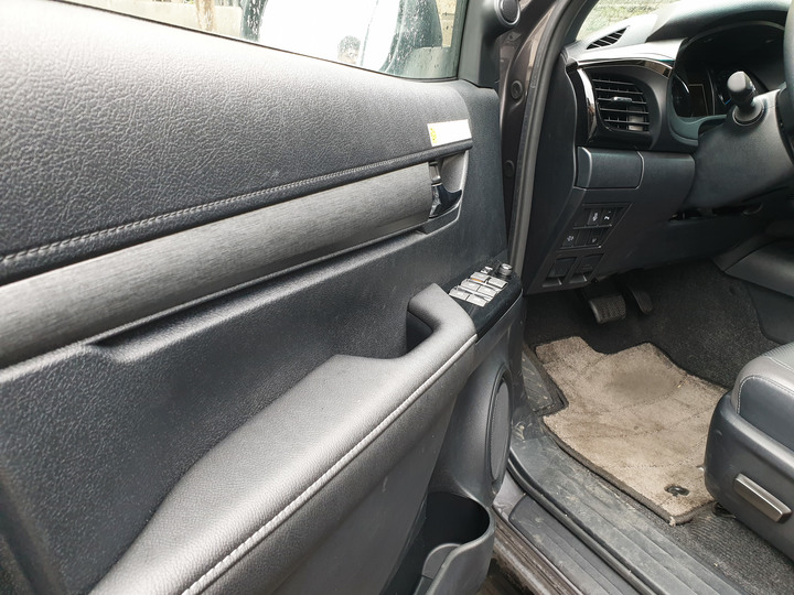 簡單開箱TOYOTA HILUX