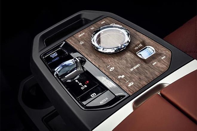 BMW iDrive 8 登場