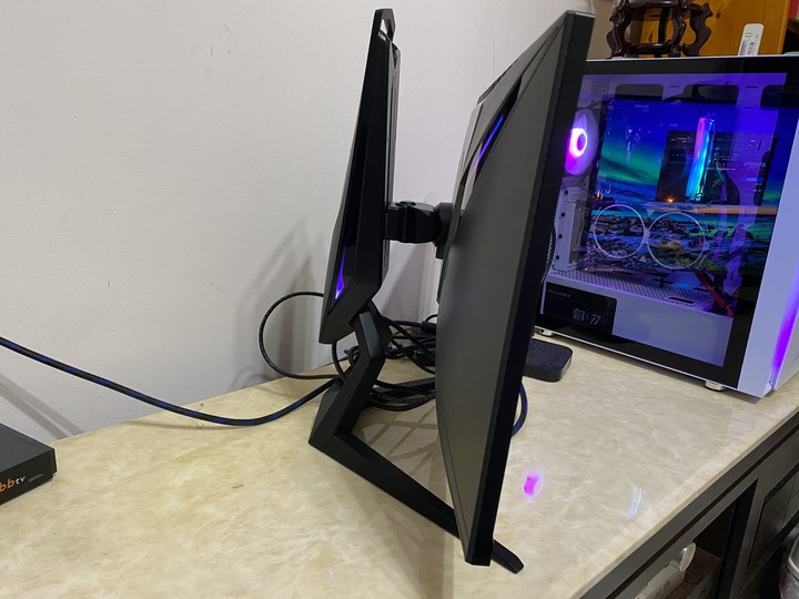 AORUS FI27Q-X 鷹神加持240HZ 電競體驗新突破