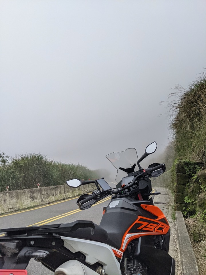 和KTM 790 Adventure,上陽明山追追春天的尾巴