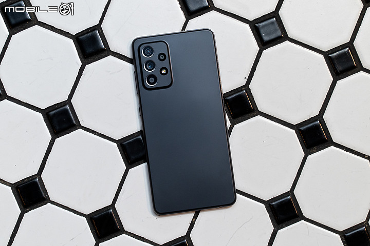 三星Galaxy A52 5G登台 防水、120Hz螢幕售13,990元起
