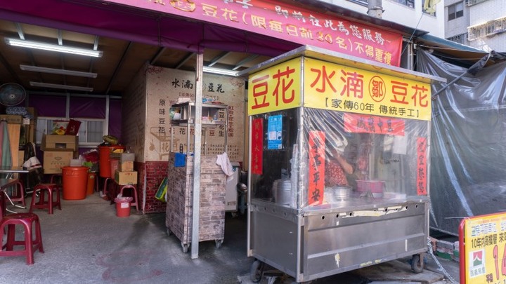 台中水湳市場美食挖寶趣，台中炒麵果然要配東泉辣醬！