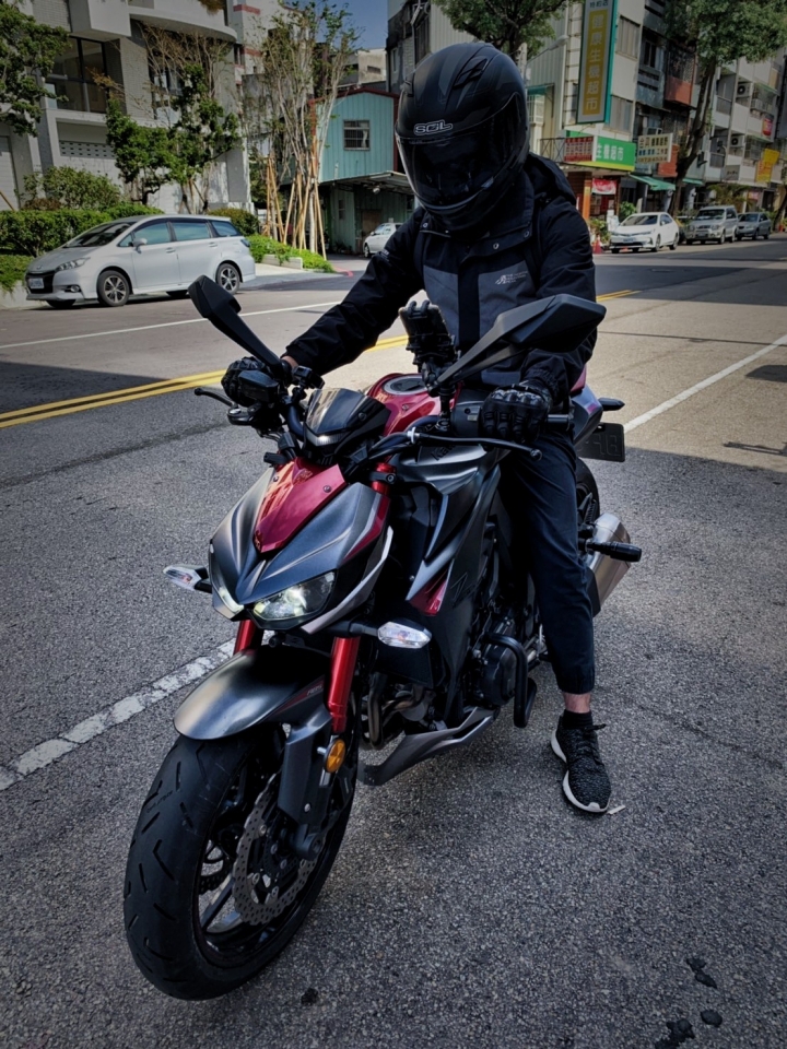 圓夢第一輛重機 KAWASKI Z1000
