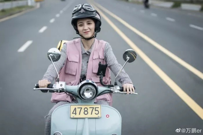 跪求 有人知道這台機車是哪一牌嗎?