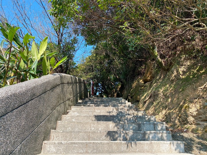 新北瑞芳｜基隆山．黃金山城半小時可登頂，欣賞岬彎海景