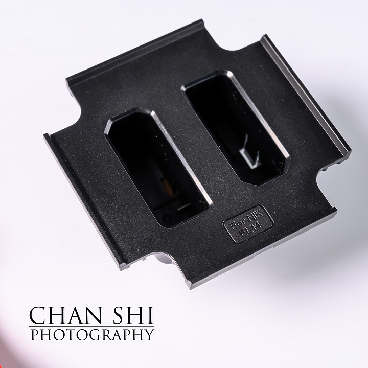點我看大圖 【開箱】Manfrotto ProCUBE 雙座相機電池充電器 for Nikon/Canon