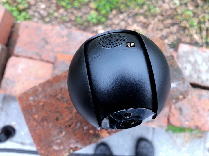 【開箱】居家安全守護神 / 【FOSCAM】R2M 1080P 可旋轉式網路攝影機