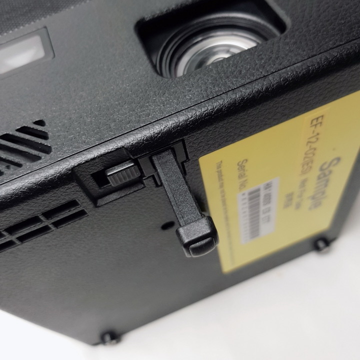 好投 好看 又好玩!超不受限的迷你雷射投影機 - Epson EF-12。