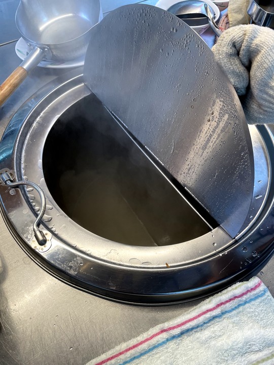 推薦:南京東路五段123巷古早味---豬血湯+炒麵