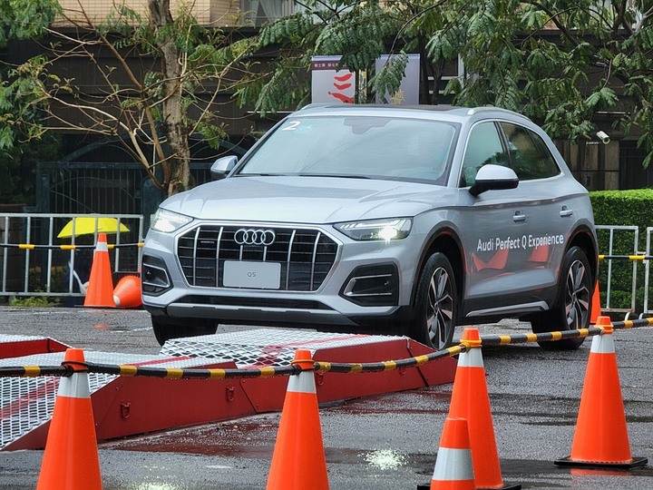 點我看大圖 Audi Q5小改款5色預賞 & 體驗活動分享(圖多)