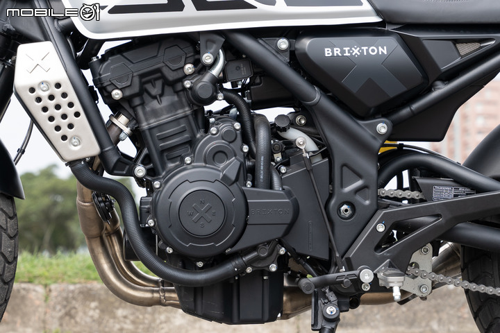 BRIXTON Crossfire 500X 試駕｜復古"X"現代的完美契合