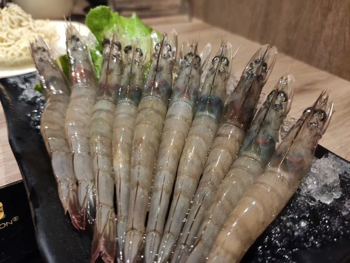 [食記] 肉老大火鍋-打卡加LINE送肉送蝦吃到爆