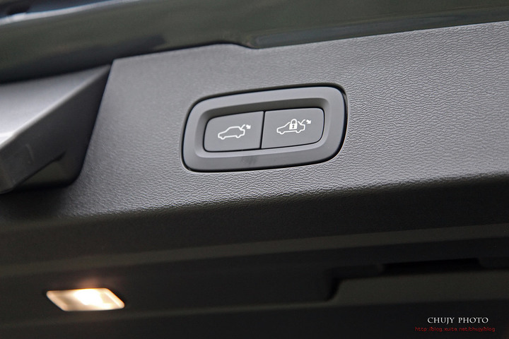 (chujy) Volvo V60 T8 Recharge Inscription 露營。海岸。美景之旅