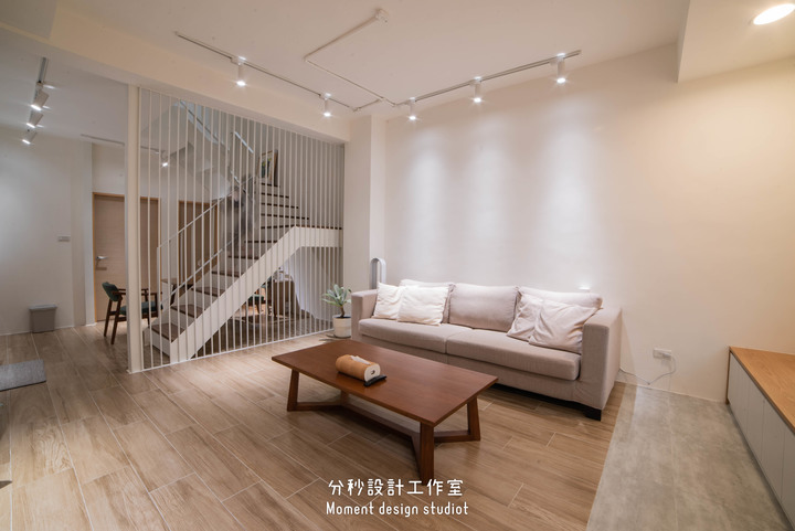 【開箱】新竹市30年透天翻新--三層天井，引光入室 分秒設計