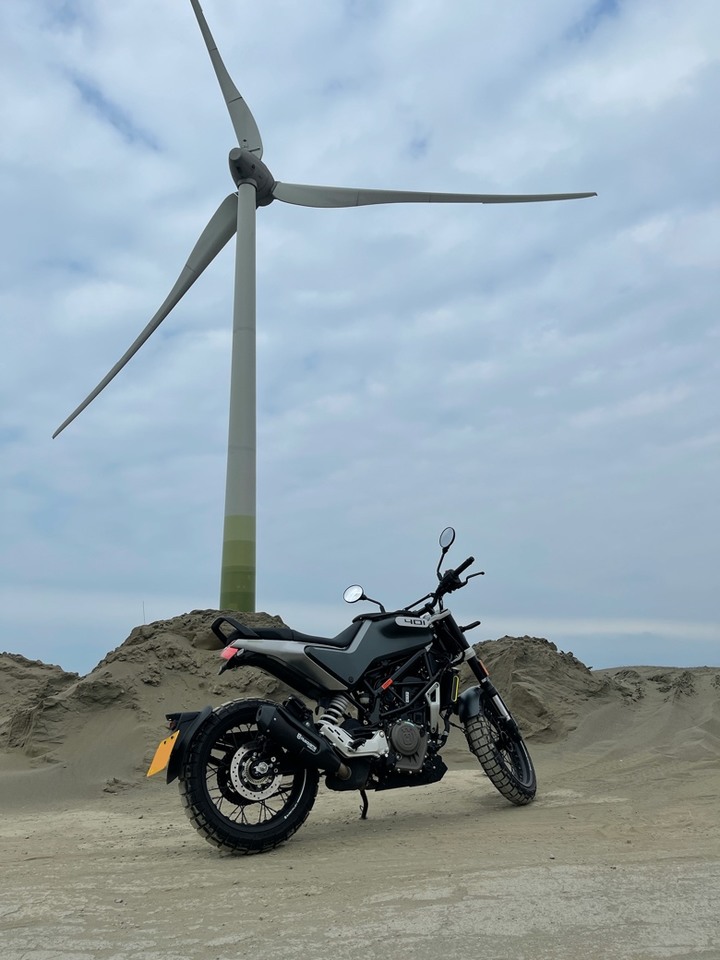Husqvarna Svartpilen 401(黑箭401)水牛坑開箱小試