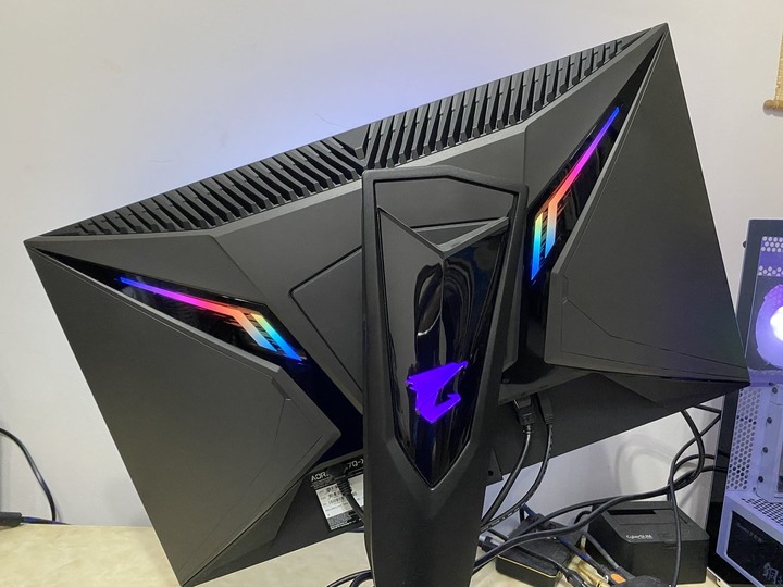 AORUS FI27Q-X 鷹神加持240HZ 電競體驗新突破