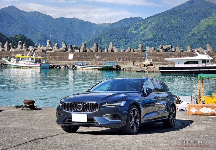 (chujy) Volvo V60 T8 Recharge Inscription 露營。海岸。美景之旅